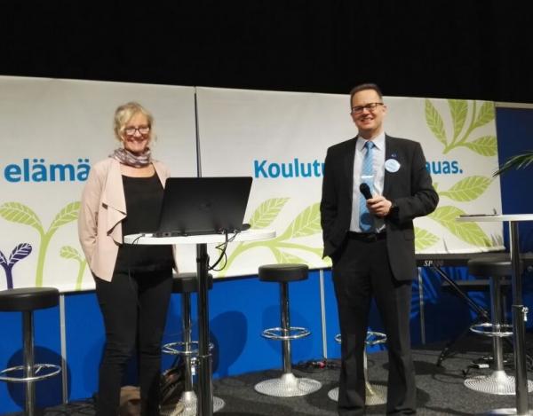 Reformilähettiläs Educa-messuilla.