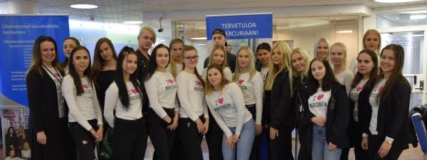 Markkinointitiimi lukuvuonna 2018-2019.